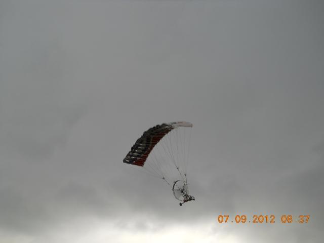 Skysurfer clone HX-255 with Mikrokite parachute